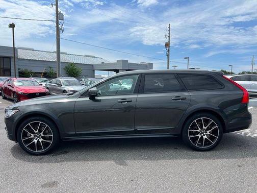 2020 Volvo V90 Cross Country T6