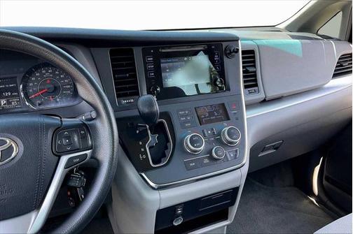 2017 Toyota Sienna SE