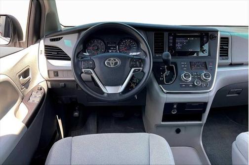 2017 Toyota Sienna SE