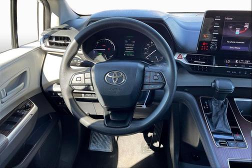 2022 Toyota Sienna LE