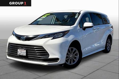 2022 Toyota Sienna LE