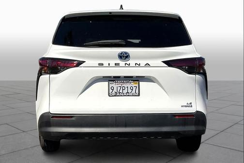 2022 Toyota Sienna LE