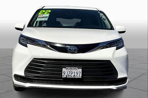 2022 Toyota Sienna LE