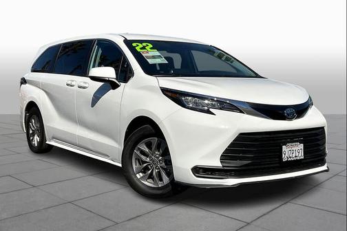 2022 Toyota Sienna LE