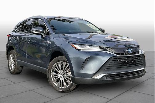 Coastal Gray Metallic 2022 Toyota Venza XLE