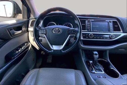 Midnight Black Metallic 2018 Toyota Highlander Limited