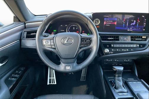 2022 Lexus ES 300h F SPORT