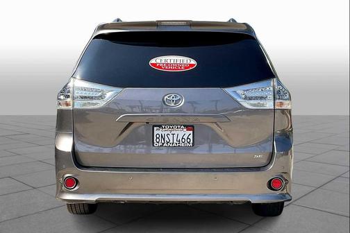 2020 Toyota Sienna SE Premium