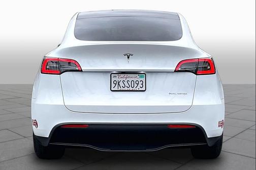 Pearl White Multi-Coat 2024 Tesla Model Y Long Range Dual Motor All-Wheel Drive
