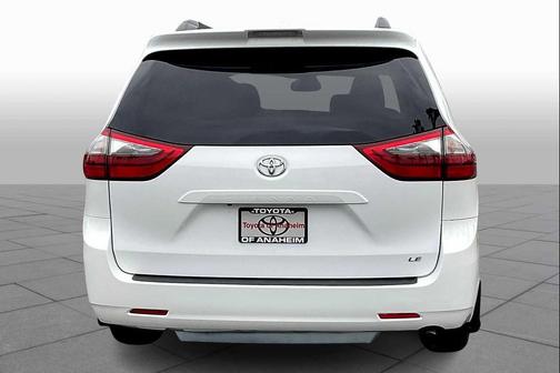 2020 Toyota Sienna LE