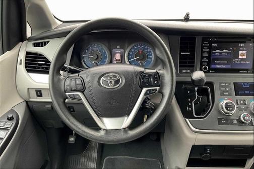 2020 Toyota Sienna LE