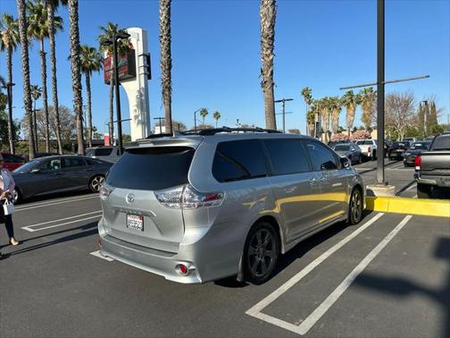 2020 Toyota Sienna SE
