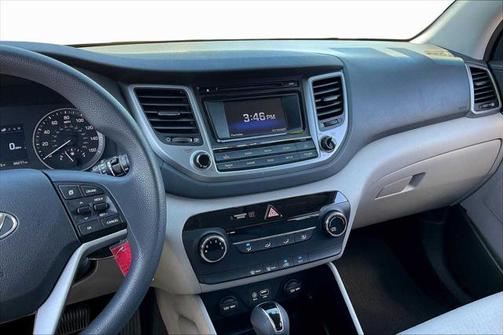 2016 Hyundai TUCSON SE