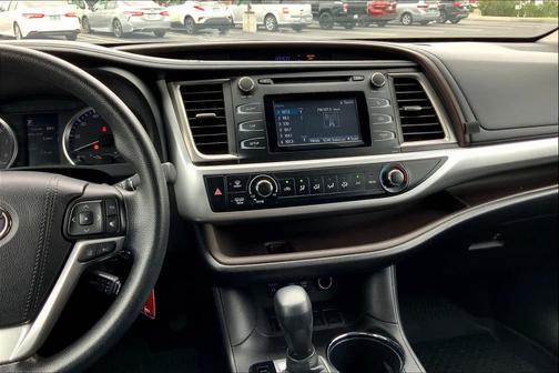 2018 Toyota Highlander LE