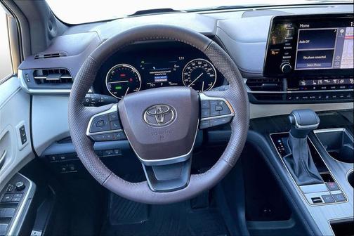 2024 Toyota Sienna Platinum