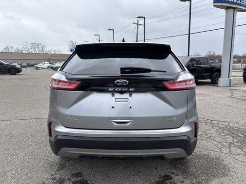 Iconic Silver Metallic 2024 Ford Edge SEL