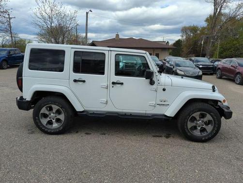 Bright White Clearcoat 2017 Jeep Wrangler Unlimited SAHARA