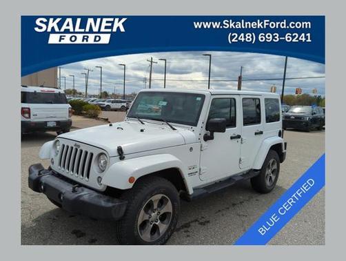 Bright White Clearcoat 2017 Jeep Wrangler Unlimited SAHARA