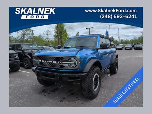 VELOCITY BLUE METALLIC 2023 Ford Bronco BADLANDS