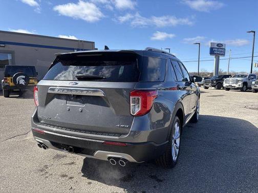 Carbonized Gray Metallic 2022 Ford Explorer Platinum