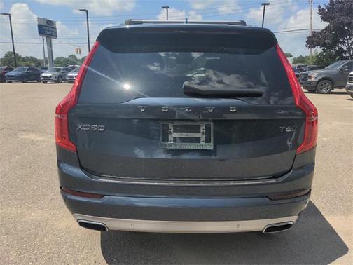 2021 Volvo XC90 T6 Momentum