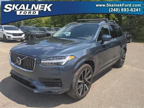 2021 Volvo XC90 T6 Momentum