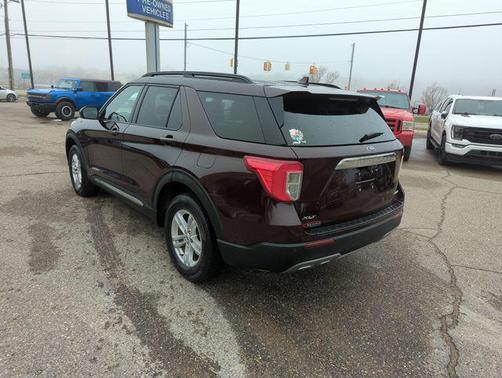 Jewel Red Metallic Tinted Clearcoat 2023 Ford Explorer XLT