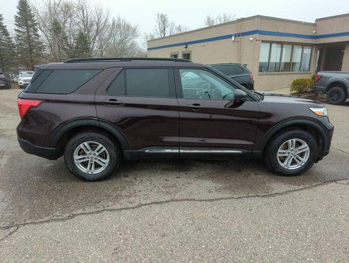 Jewel Red Metallic Tinted Clearcoat 2023 Ford Explorer XLT