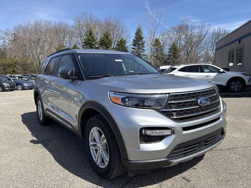 Iconic Silver Metallic 2023 Ford Explorer XLT