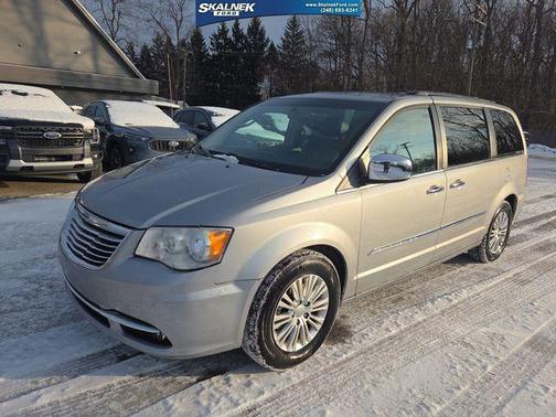 2013 Chrysler Town & Country Touring-L