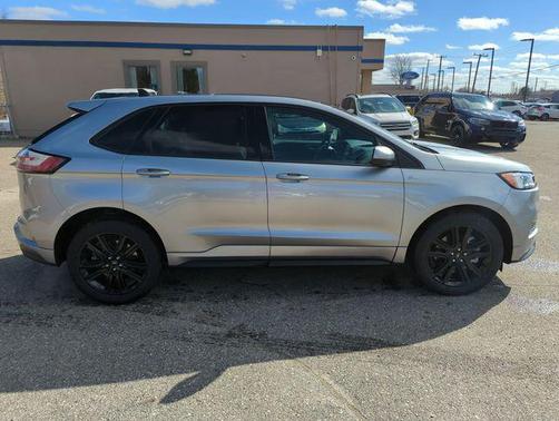 Iconic Silver Metallic 2023 Ford Edge ST Line