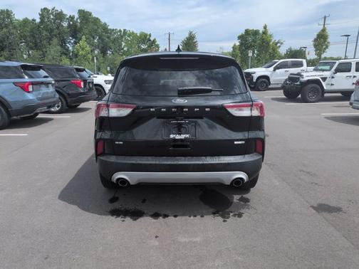 AGATE BLACK METALLIC 2020 Ford Escape SE