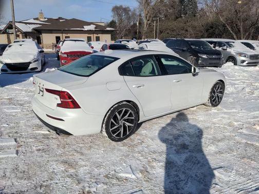 2019 Volvo S60 T5 Momentum