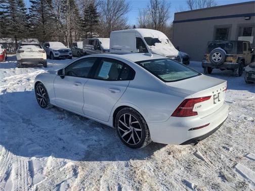 2019 Volvo S60 T5 Momentum