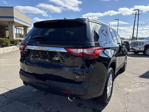 Mosaic Black Metallic 2021 Chevrolet Traverse LT