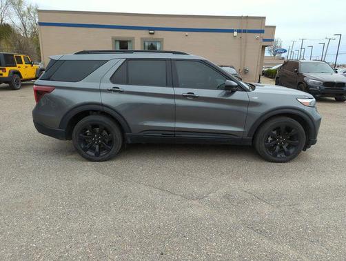 CARBONIZED GRAY METALLIC 2023 Ford Explorer ST-LINE