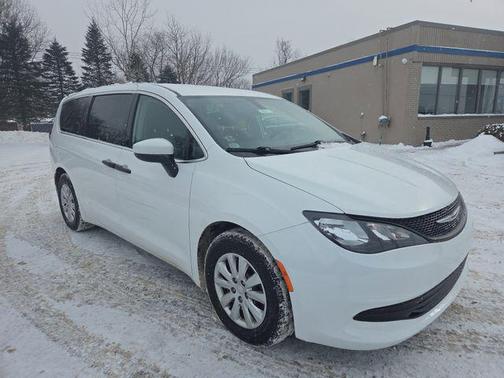 2020 Chrysler Voyager L