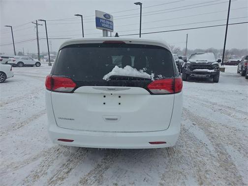 2020 Chrysler Voyager L