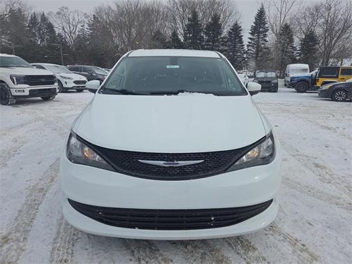 2020 Chrysler Voyager L