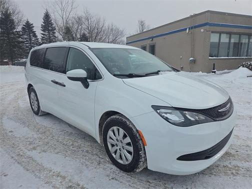2020 Chrysler Voyager L