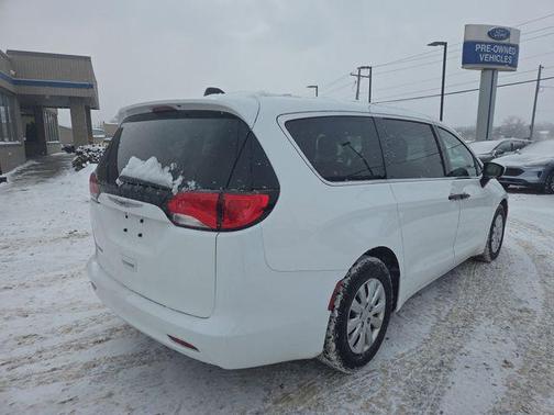 2020 Chrysler Voyager L