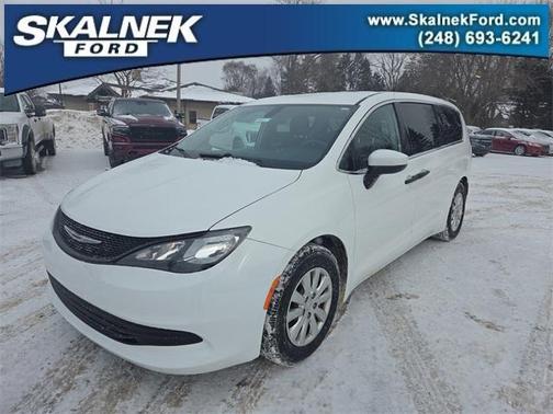 2020 Chrysler Voyager L