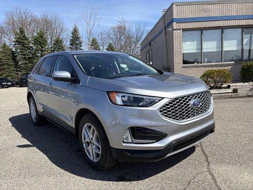 Silver Metallic 2023 Ford Edge SEL