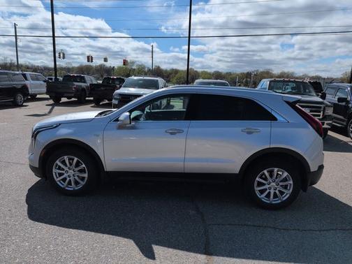 Radiant Silver Metallic 2021 Cadillac XT4 LUXURY