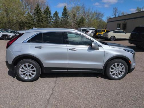 Radiant Silver Metallic 2021 Cadillac XT4 LUXURY