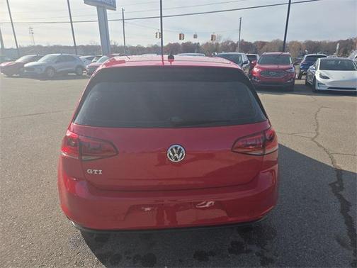 2016 Volkswagen Golf GTI 2.0T SE 4-Door