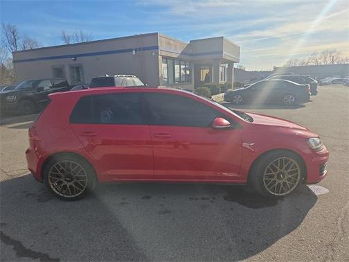 2016 Volkswagen Golf GTI 2.0T SE 4-Door