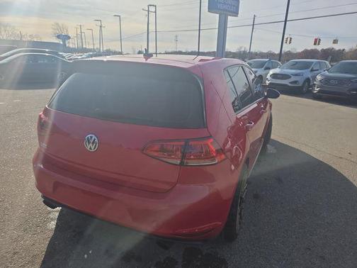 2016 Volkswagen Golf GTI 2.0T SE 4-Door