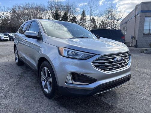 Iconic Silver Metallic 2022 Ford Edge SEL