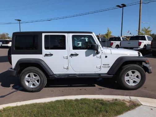 Bright White Clearcoat 2018 Jeep Wrangler Unlimited SPORT